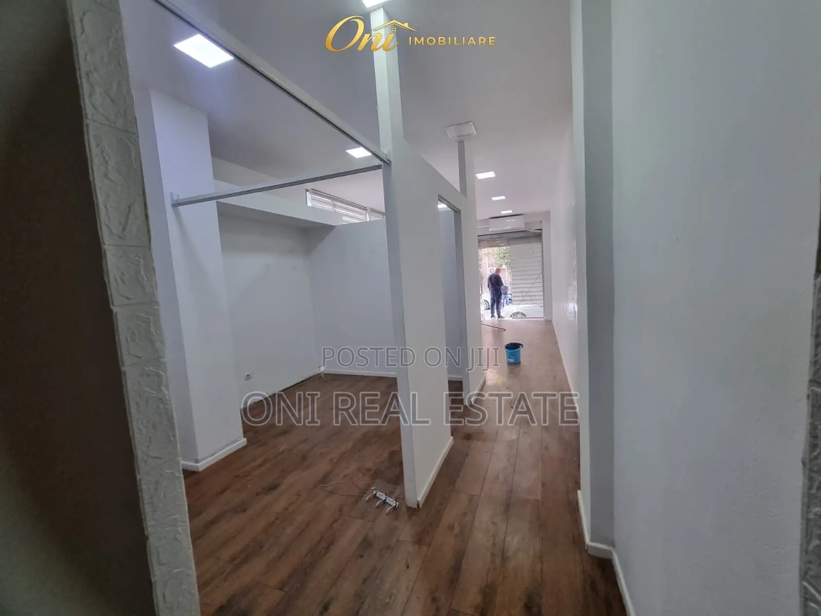 Store to rent Myslym Shyri Str. (Tirana - city)
