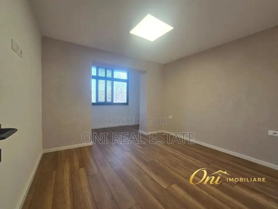Office to rent Brryli - Xhamlliku (Tirana - city)