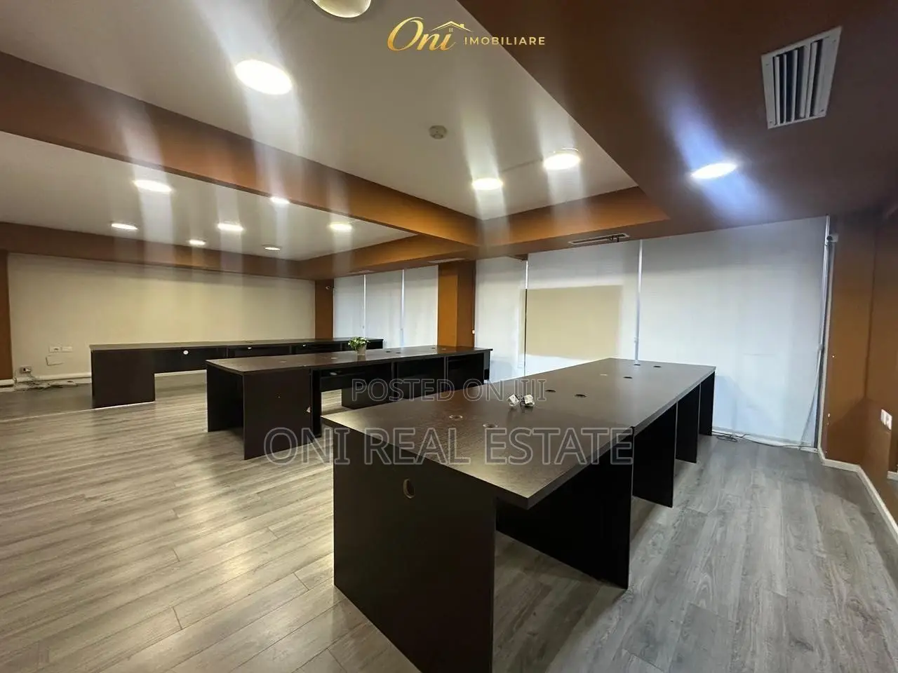 Office to rent Komuna e Parisit - Kristal Center (Tirana - city)