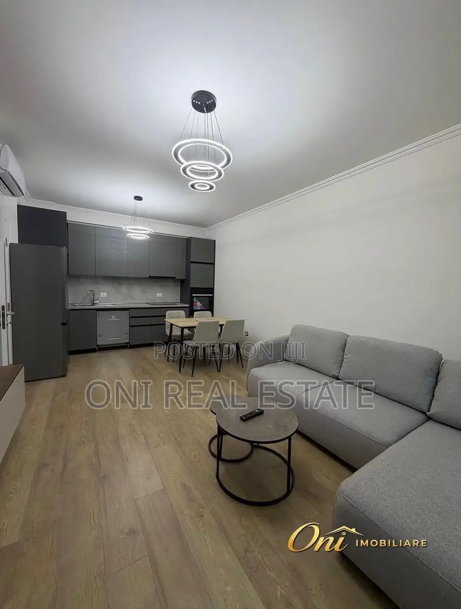 Apartment to rent Komuna e Parisit - Kristal Center (Tirana - city)