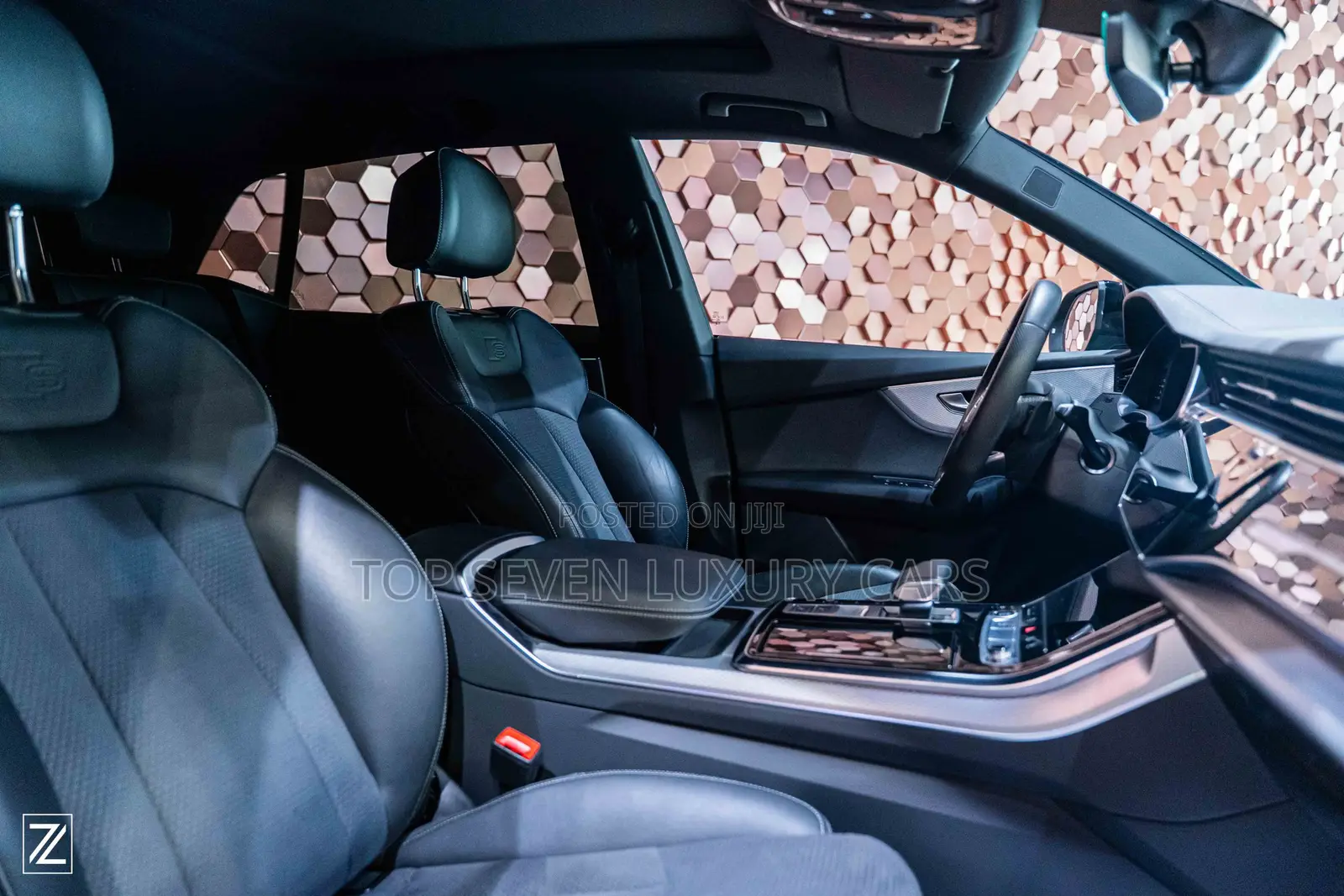 AUDI Q8 S LINE