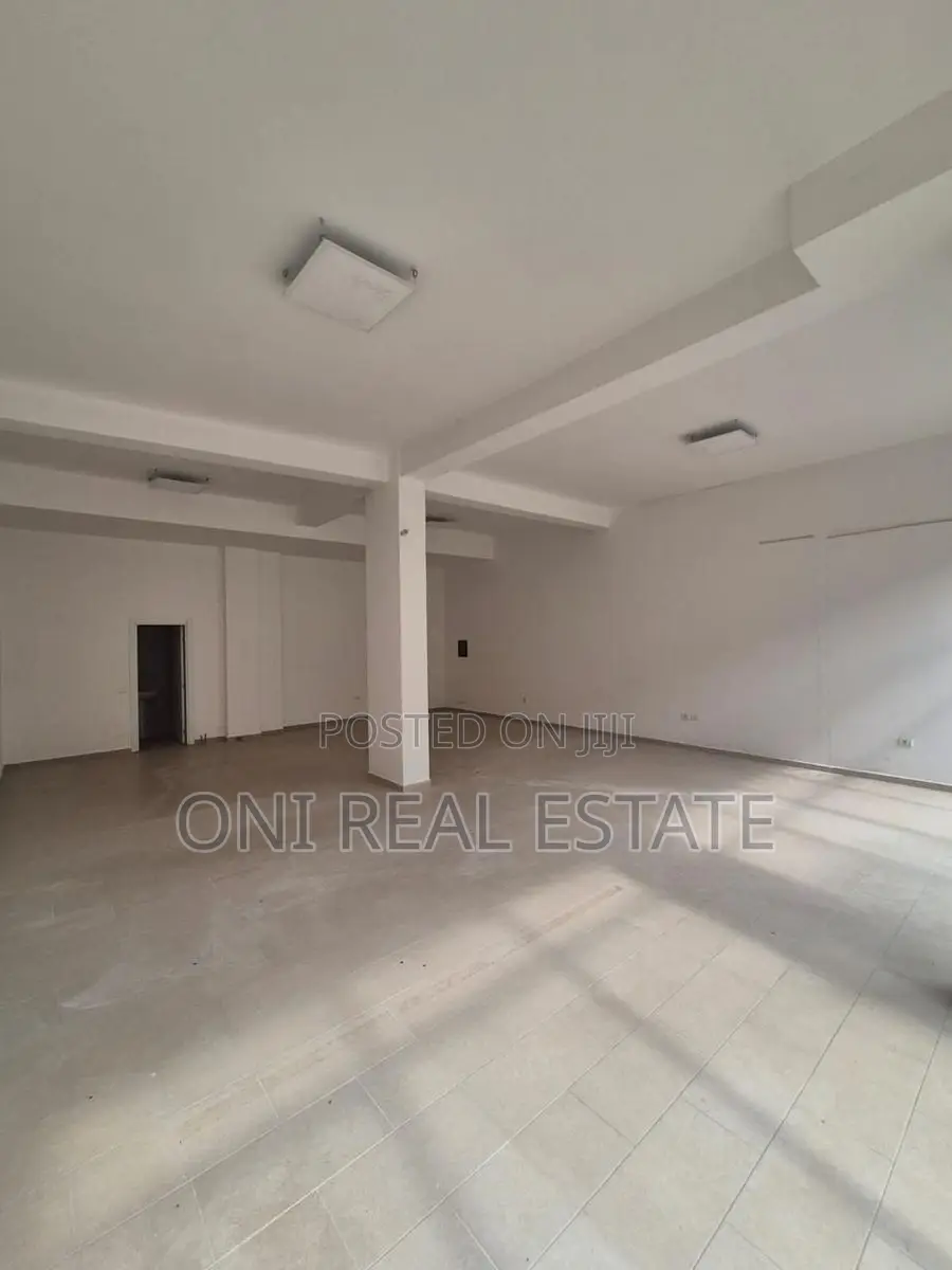 Store to rent Komuna e Parisit - Kristal Center (Tirana - city)