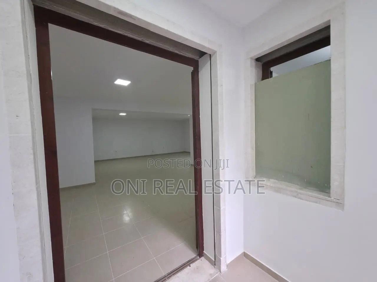BUSINESS ENVIRONMENT FOR RENT •TOTAL AREA 90M2 •FLOOR 0 •OPEN SPACE •T