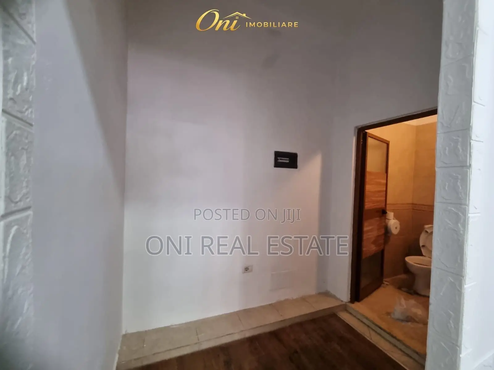 Store to rent Myslym Shyri Str. (Tirana - city)