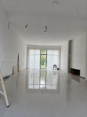 Store to rent Komuna e Parisit - Kristal Center (Tirana - city)