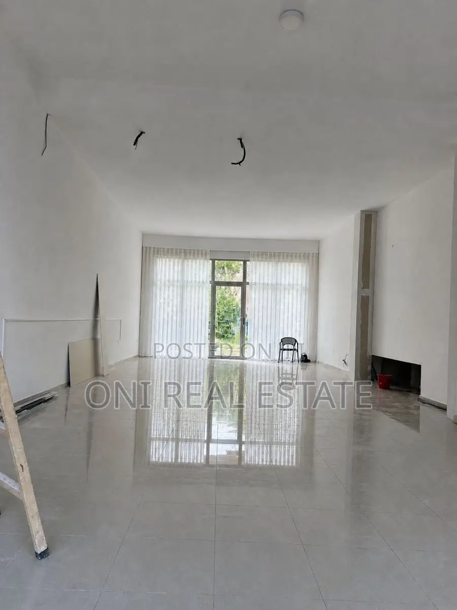 Store to rent Komuna e Parisit - Kristal Center (Tirana - city)