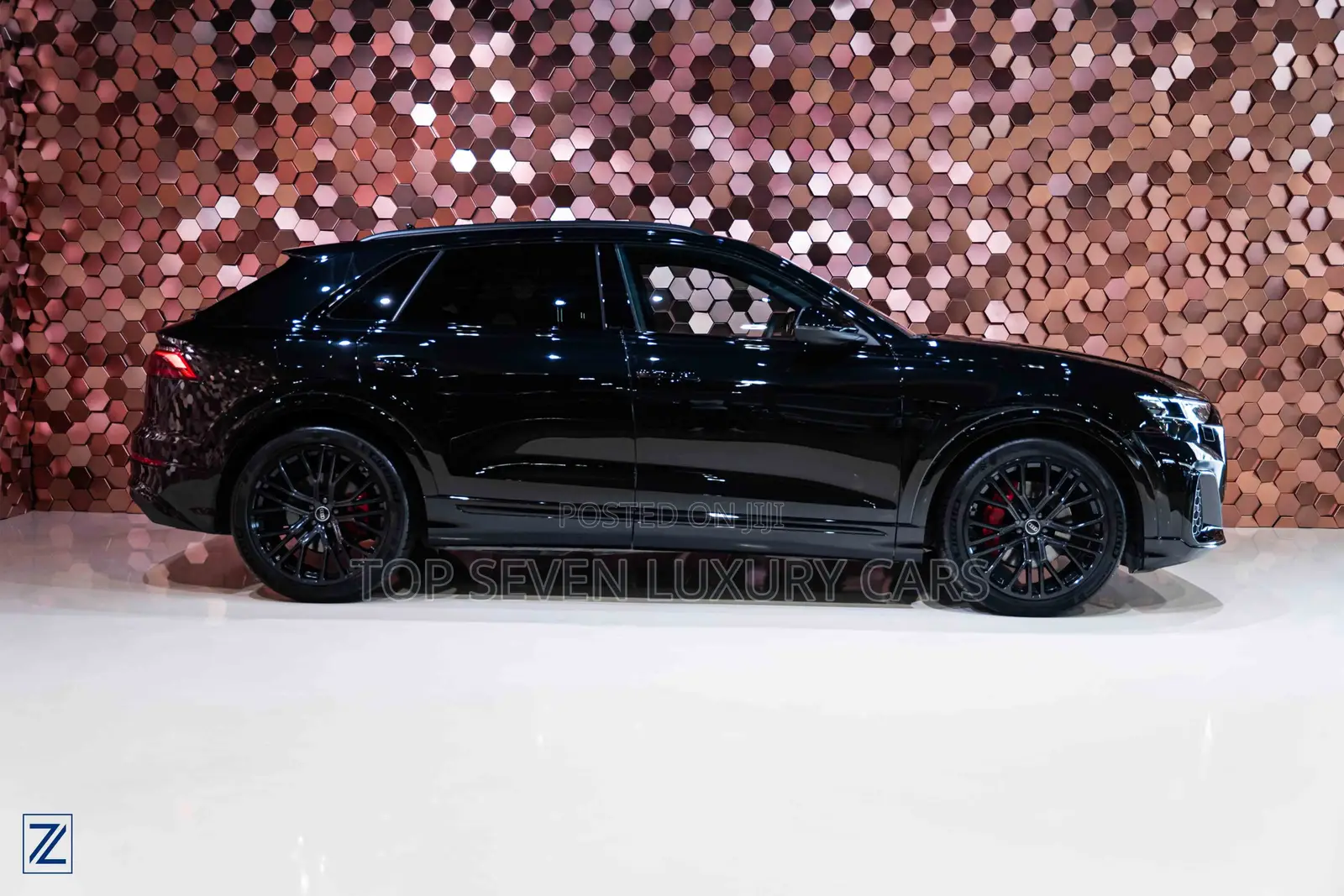 AUDI Q8 S LINE