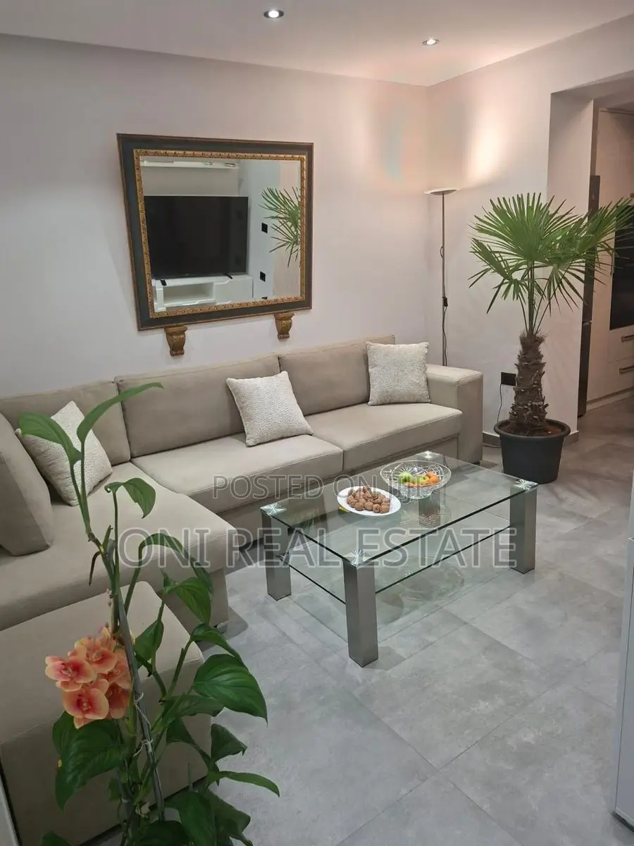 Apartment to rent Komuna e Parisit - Kristal Center (Tirana - city)
