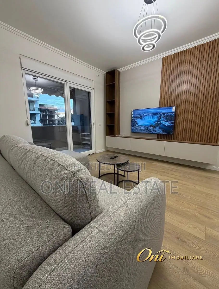Apartment to rent Komuna e Parisit - Kristal Center (Tirana - city)