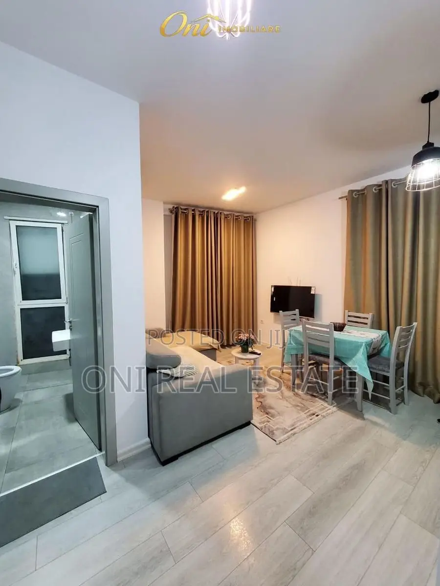 Apartment to rent Komuna e Parisit - Kristal Center (Tirana - city)