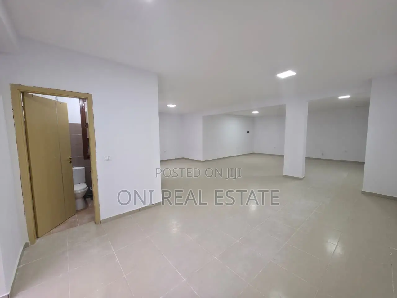BUSINESS ENVIRONMENT FOR RENT •TOTAL AREA 90M2 •FLOOR 0 •OPEN SPACE •T
