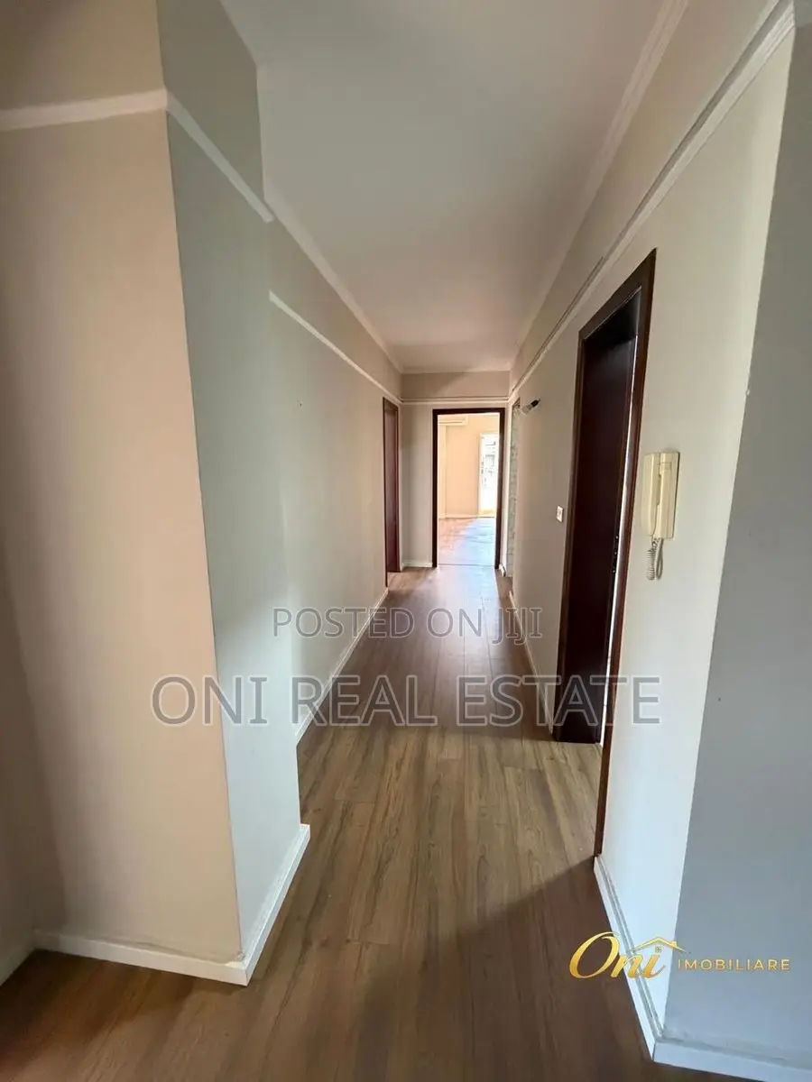 Office to rent Wilson Square (Tirana - city)