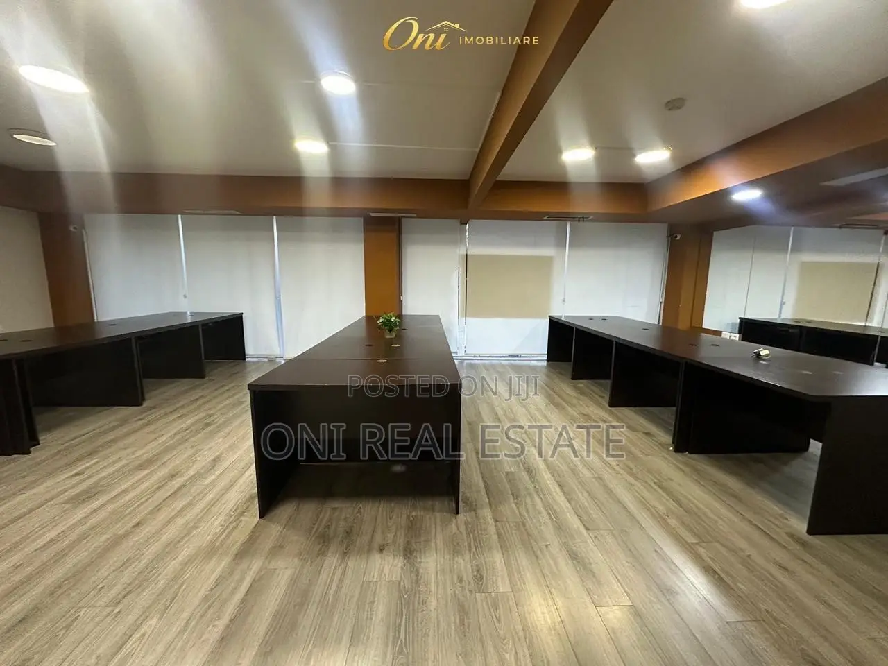 Office to rent Komuna e Parisit - Kristal Center (Tirana - city)