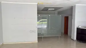 Store to rent Wilson Square (Tirana - city)