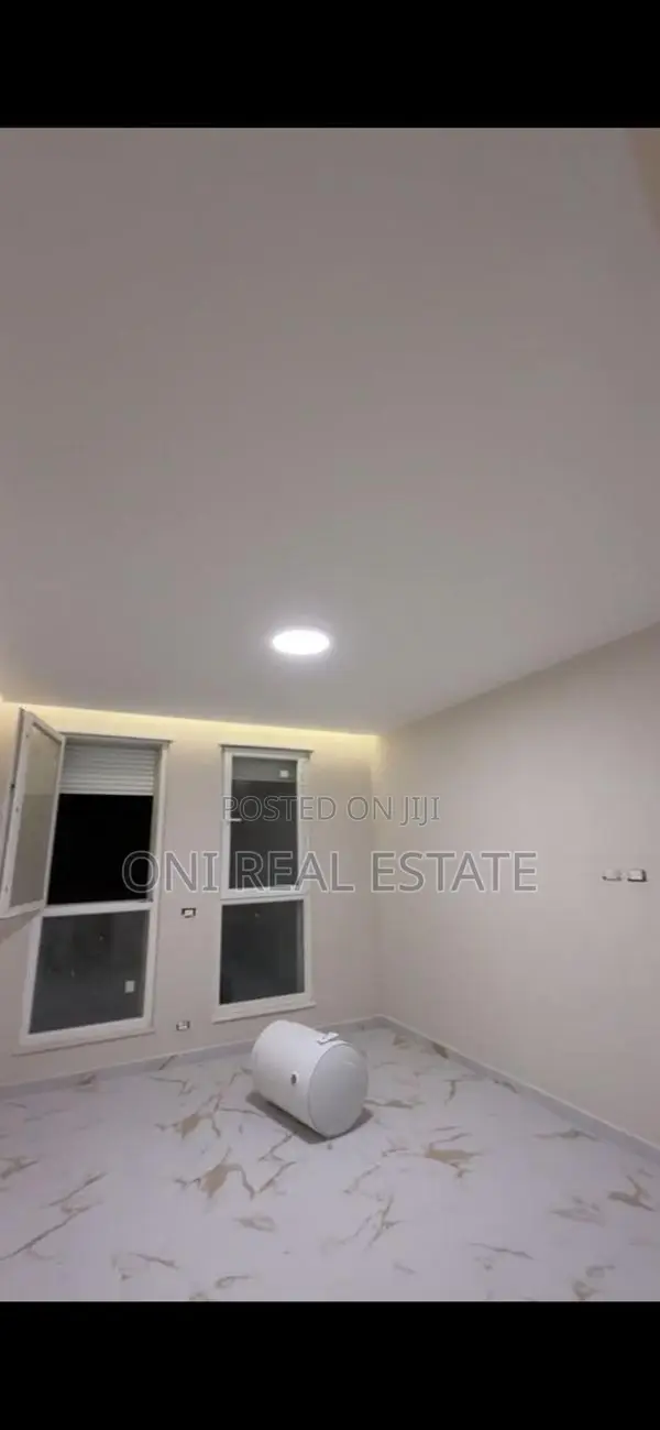 Office to rent Tirana - city