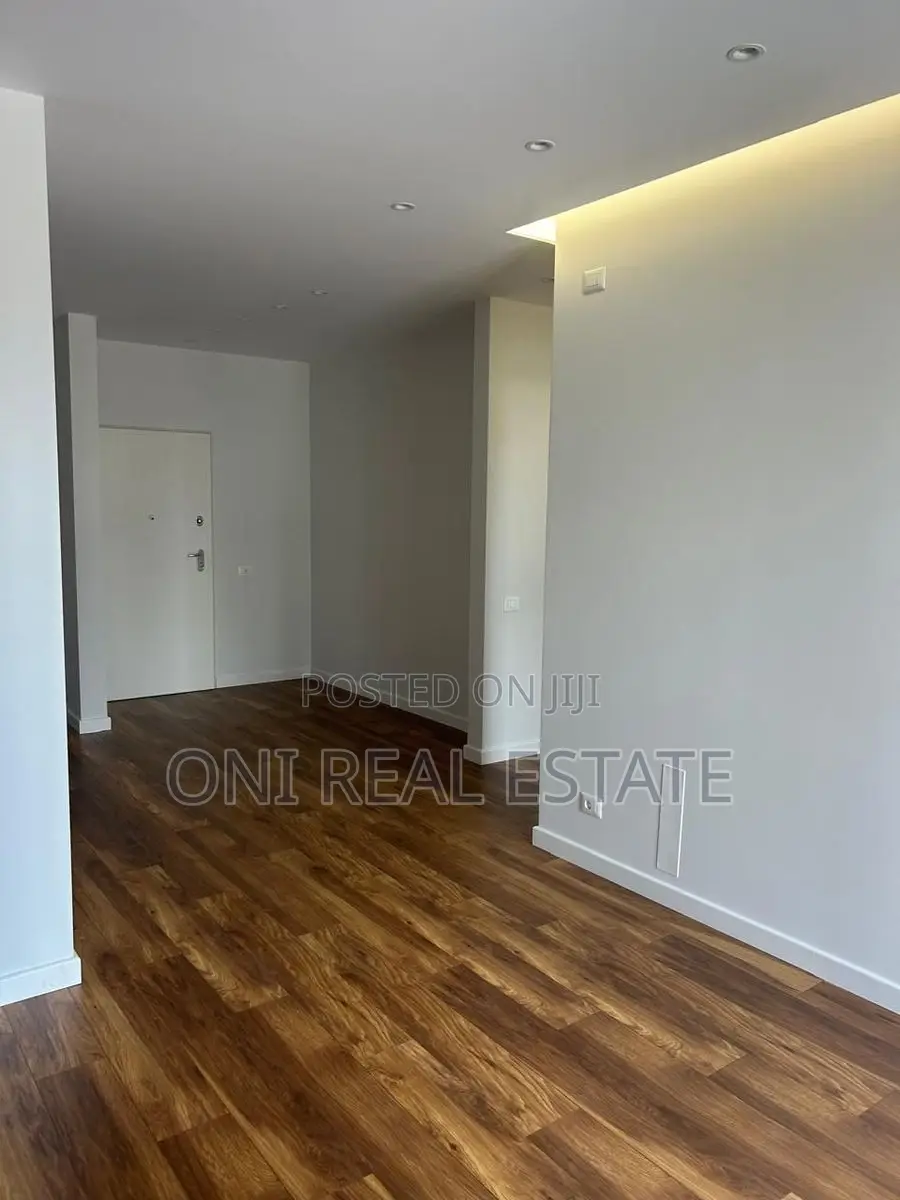 Office to rent Komuna e Parisit - Kristal Center (Tirana - city)