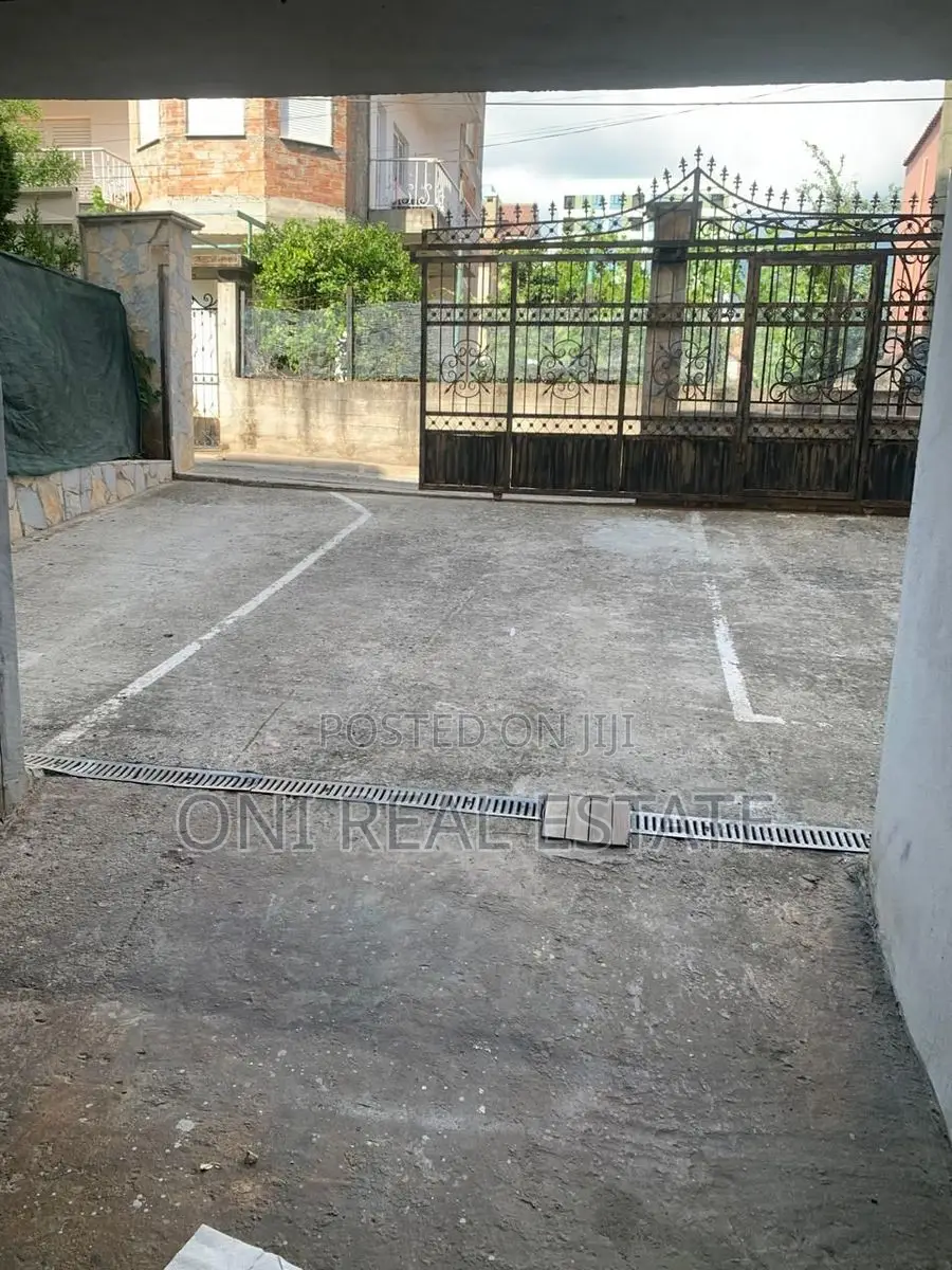 Warehouse to rent Tirana - city