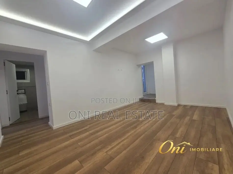 Office to rent Brryli - Xhamlliku (Tirana - city)