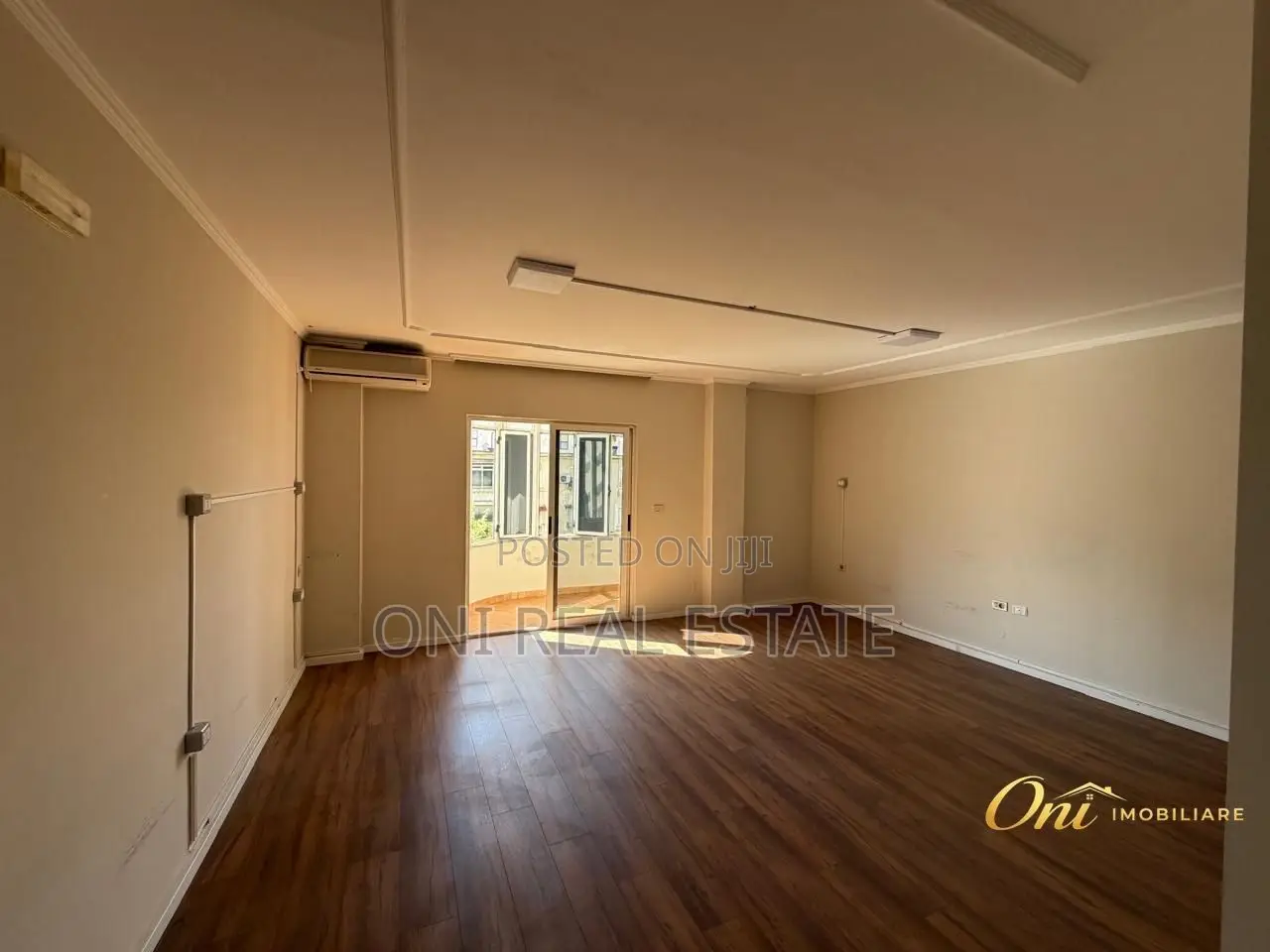 Office to rent Wilson Square (Tirana - city)