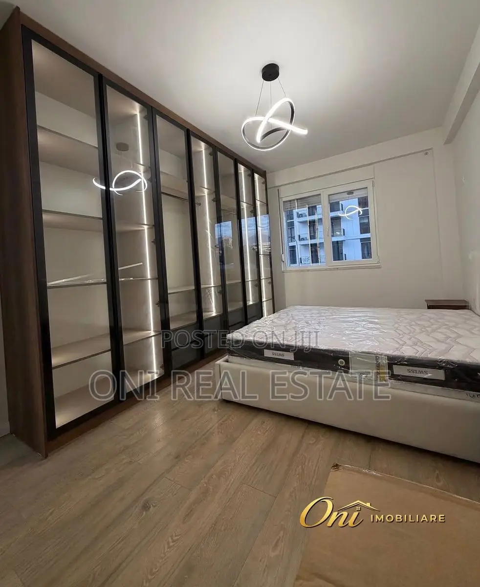 Apartment to rent Komuna e Parisit - Kristal Center (Tirana - city)