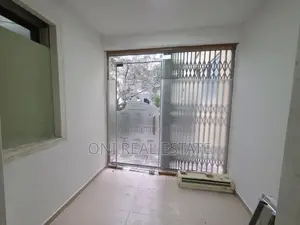 BUSINESS ENVIRONMENT FOR RENT •TOTAL AREA 90M2 •FLOOR 0 •OPEN SPACE •T