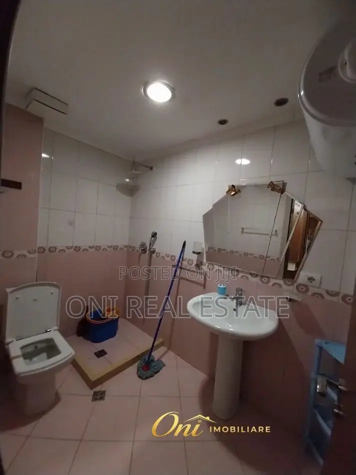 Apartment to rent Komuna e Parisit - Kristal Center (Tirana - city)