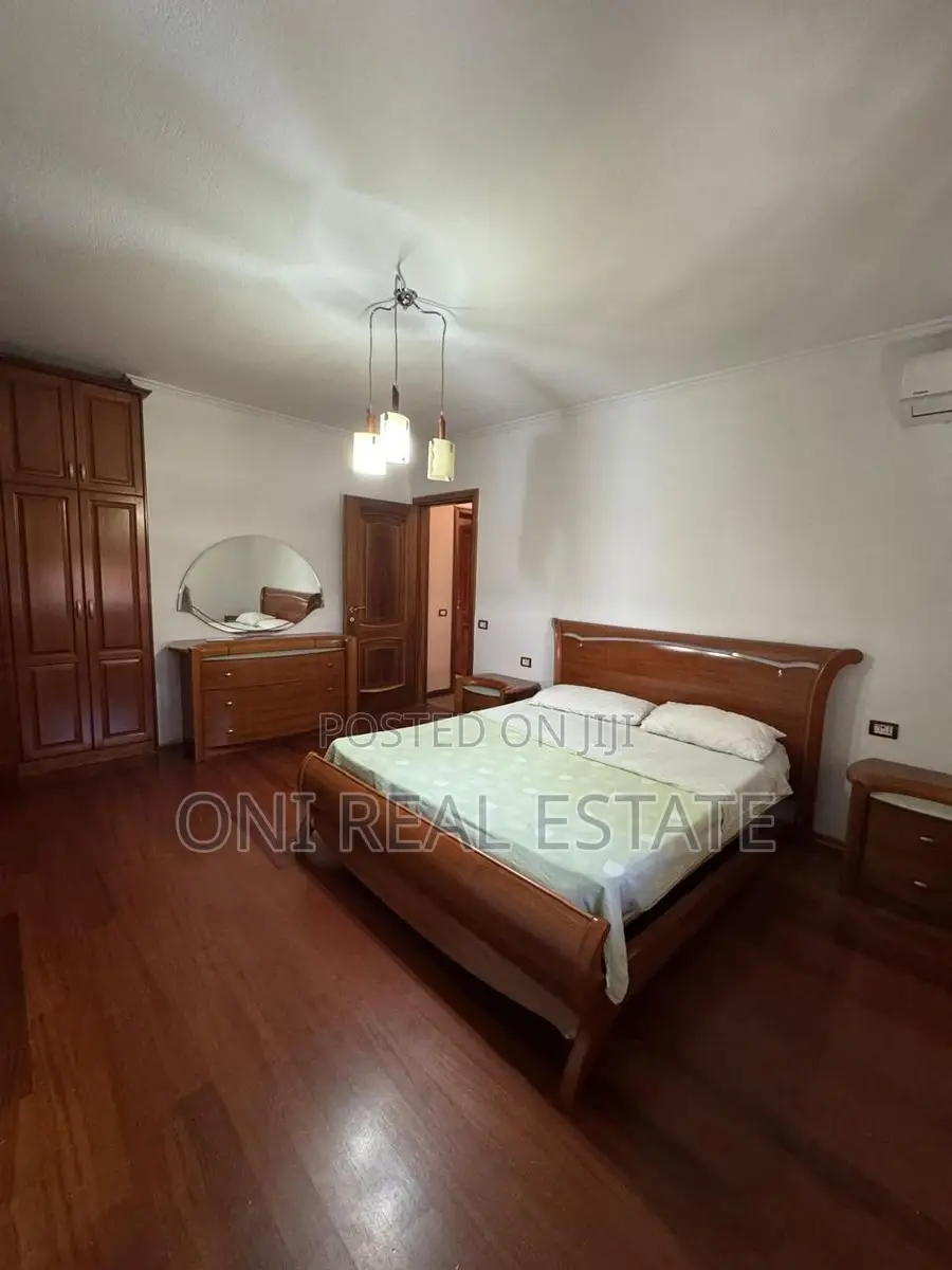 Apartment to rent Komuna e Parisit - Kristal Center (Tirana - city)