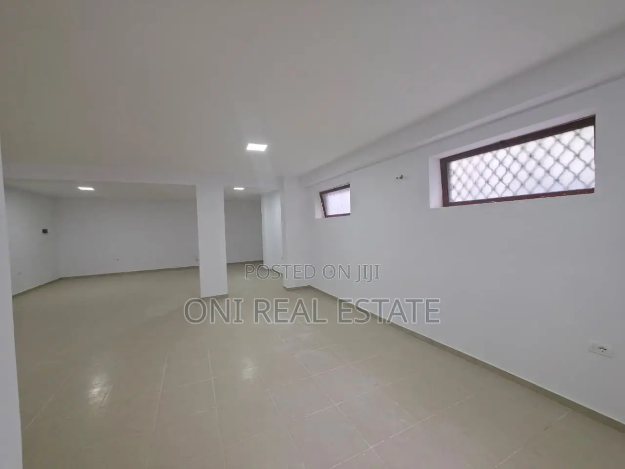 BUSINESS ENVIRONMENT FOR RENT •TOTAL AREA 90M2 •FLOOR 0 •OPEN SPACE •T