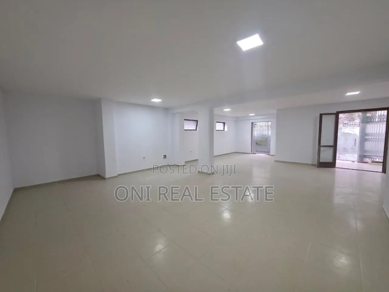 BUSINESS ENVIRONMENT FOR RENT •TOTAL AREA 90M2 •FLOOR 0 •OPEN SPACE •T