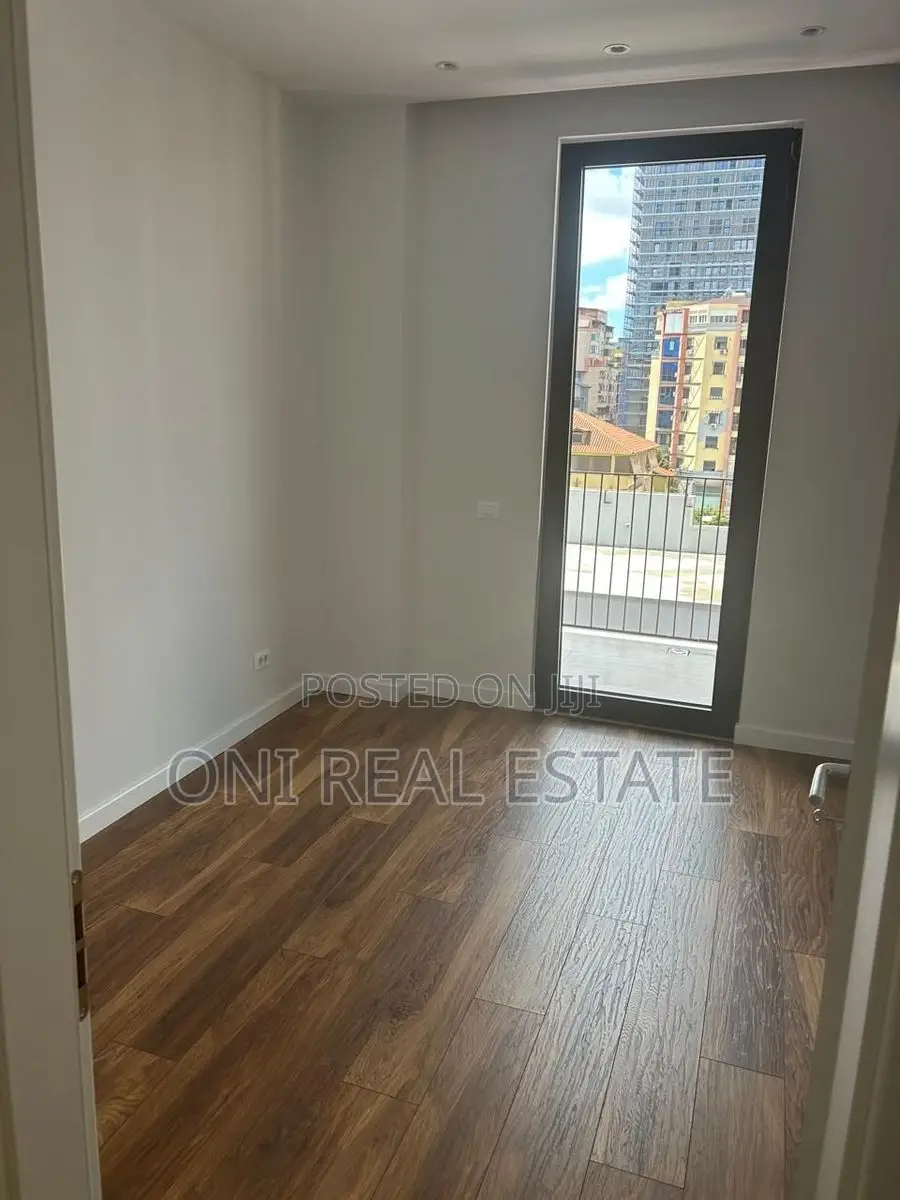 Office to rent Komuna e Parisit - Kristal Center (Tirana - city)