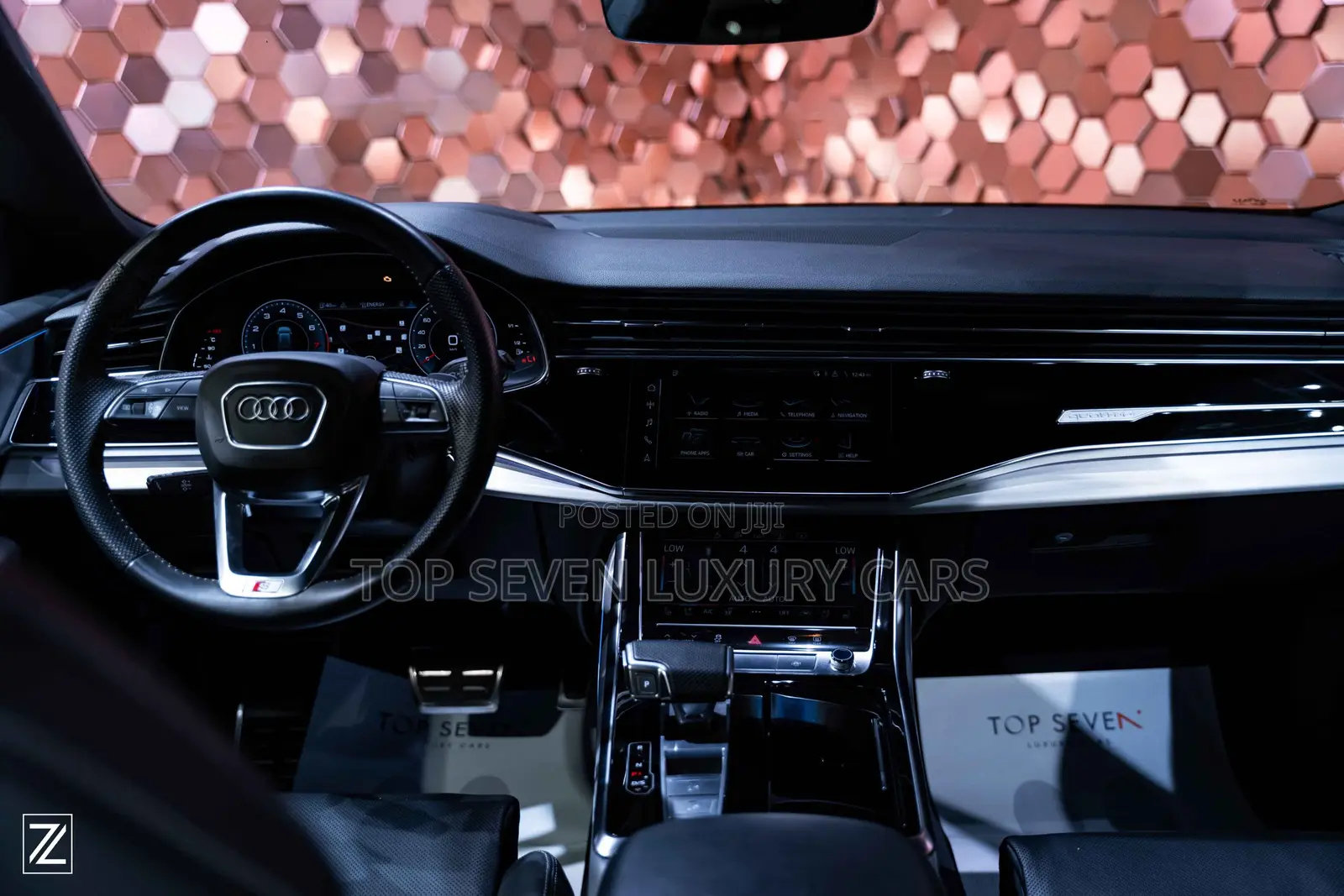 AUDI Q8