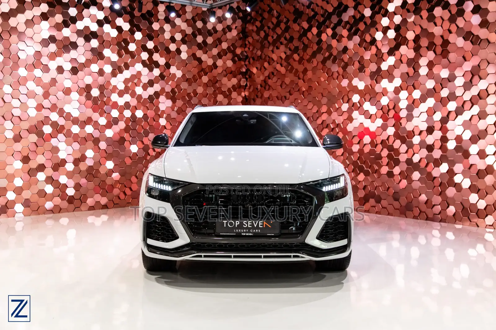 AUDI RSQ8