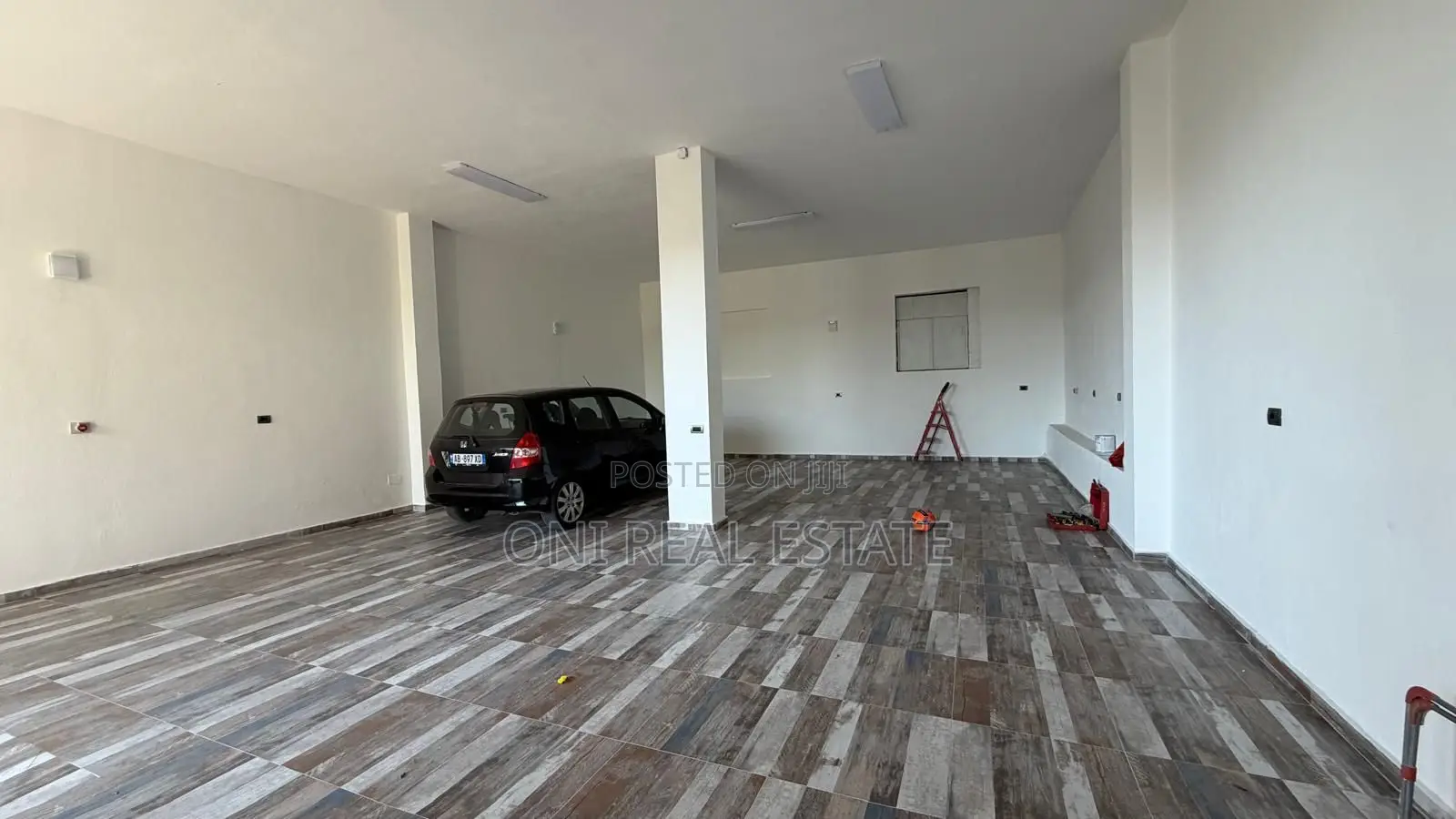 Warehouse to rent Kinostudio - Porcelani - United School (Tirana - cit