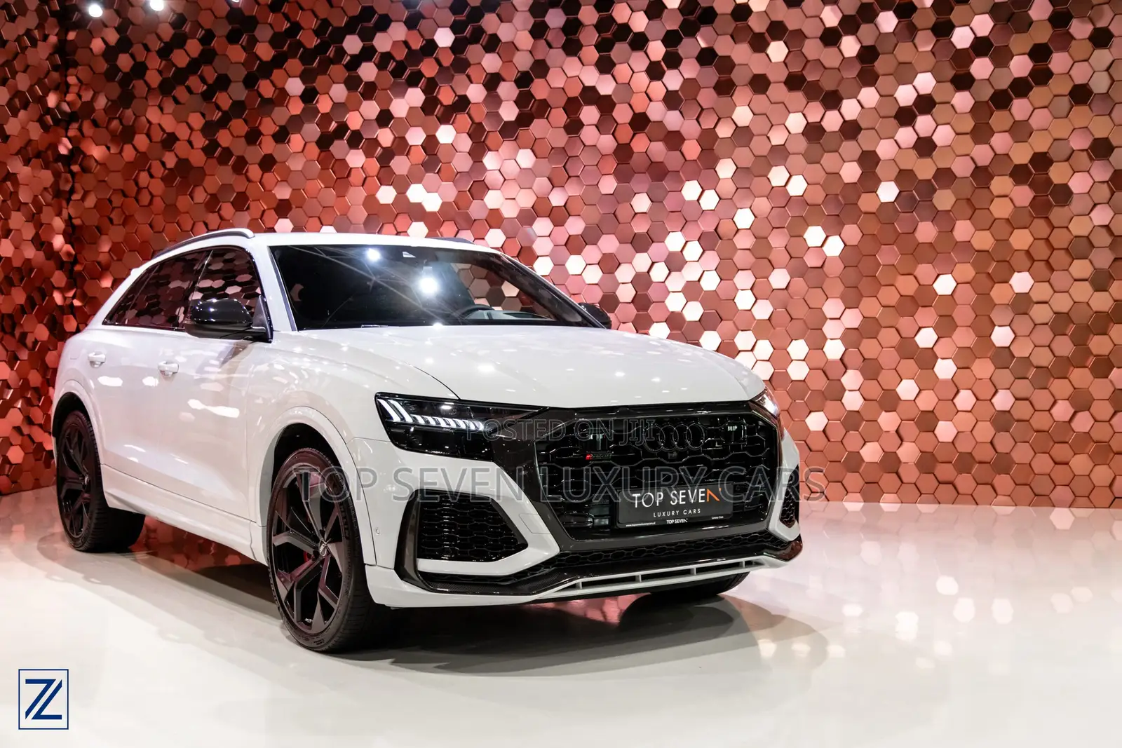 AUDI RSQ8