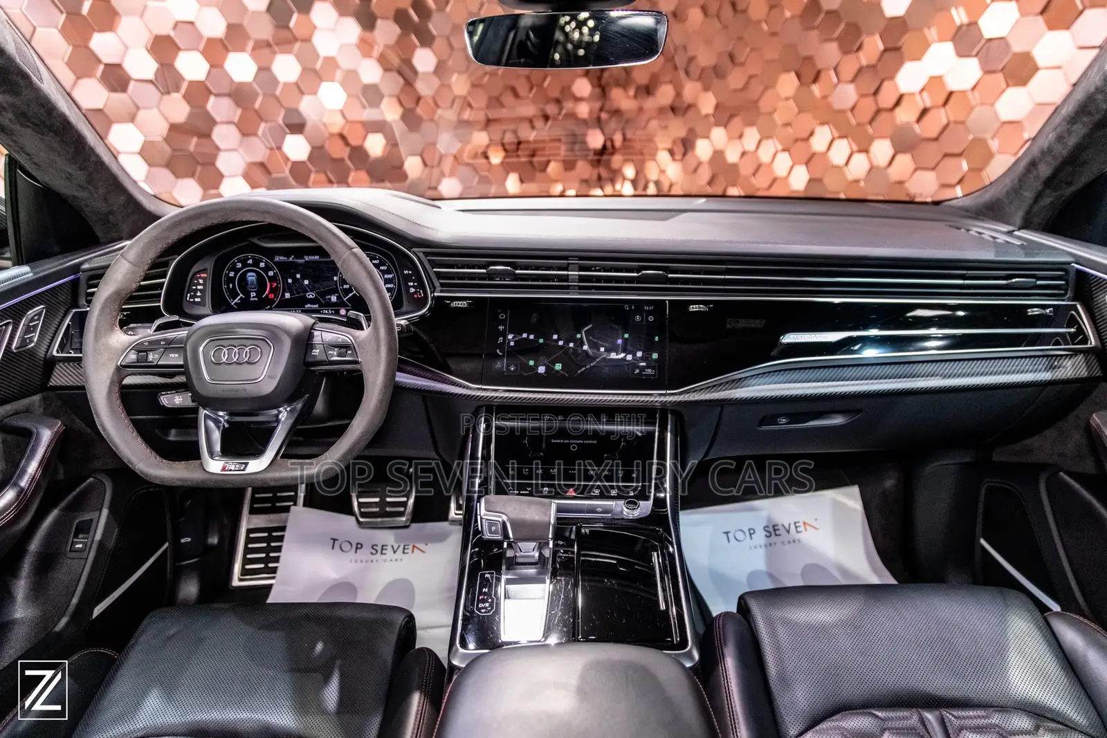 AUDI RSQ8