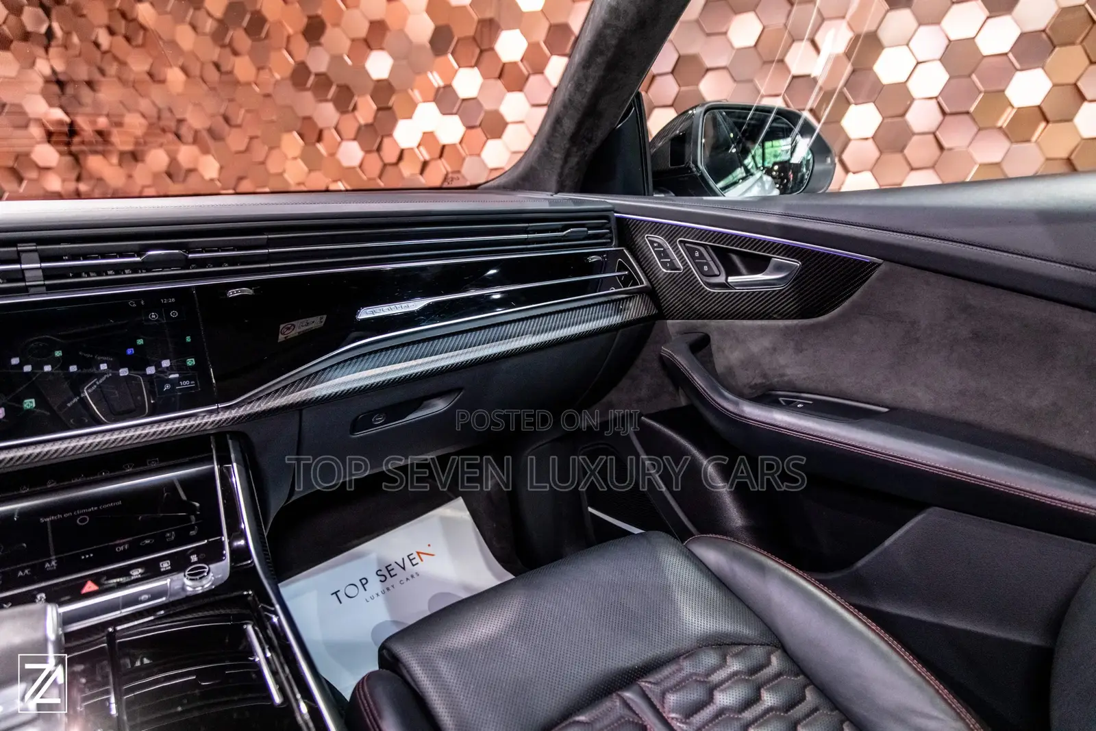 AUDI RSQ8