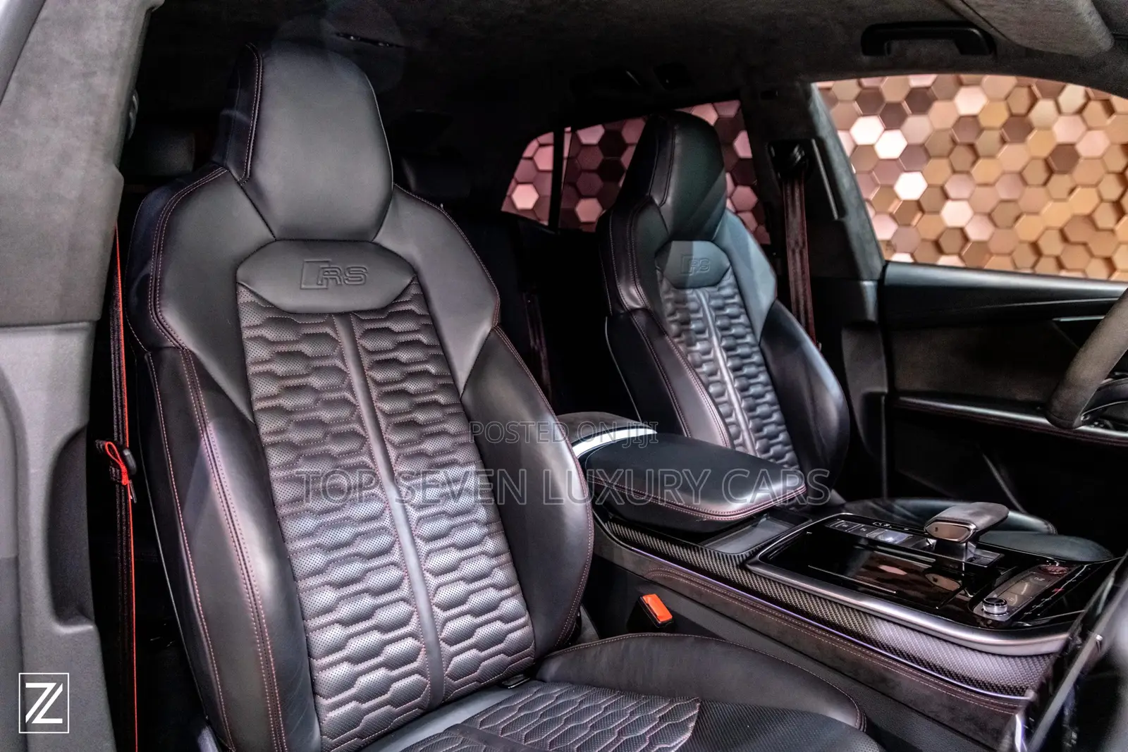 AUDI RSQ8