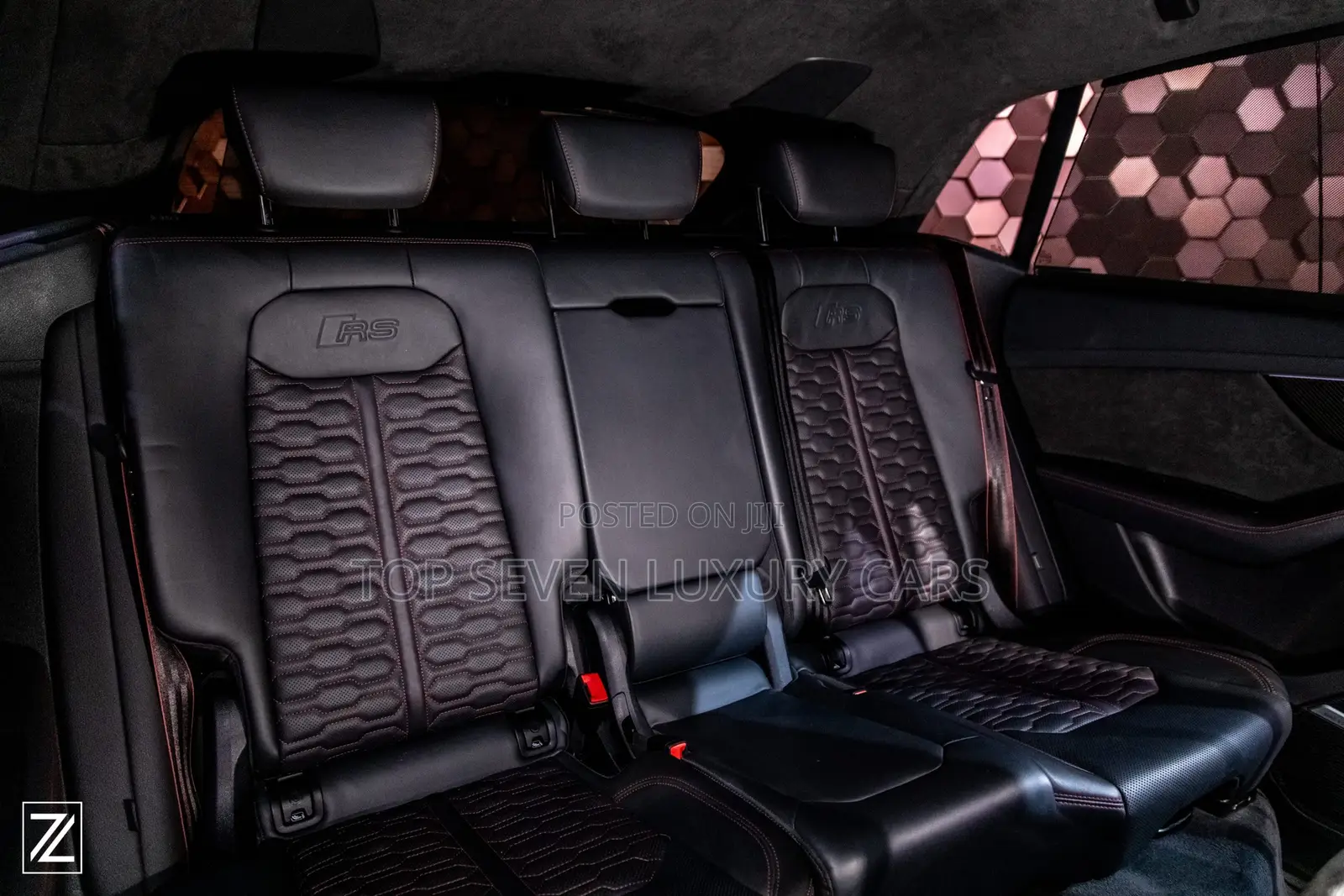AUDI RSQ8
