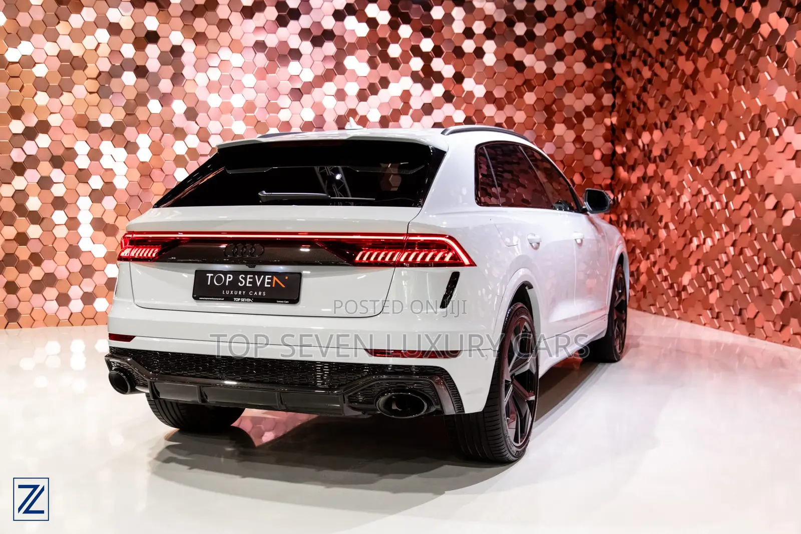 AUDI RSQ8