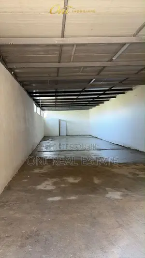 Warehouse to rent Casa Italia (Tirana - city)