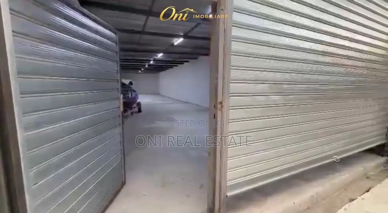 Warehouse to rent Casa Italia (Tirana - city)