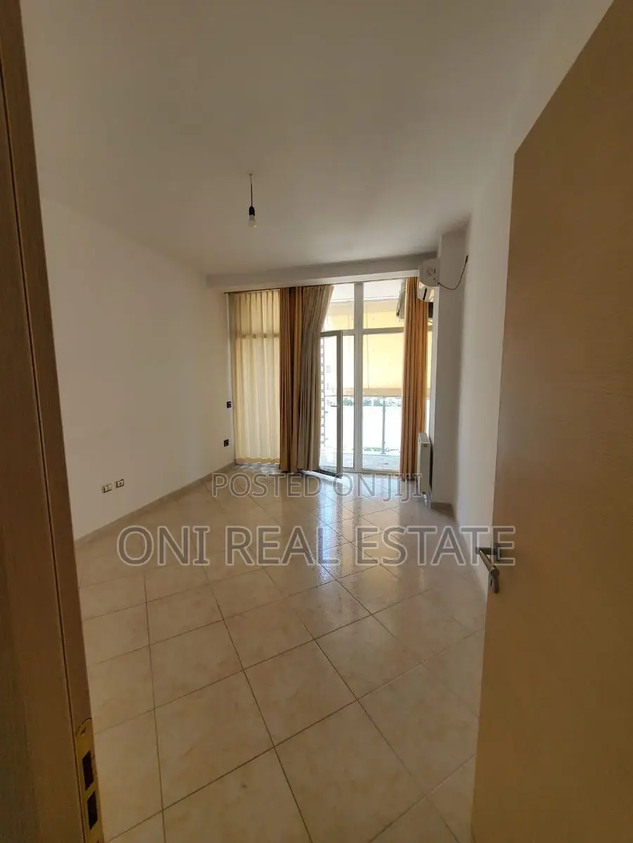 Office to rent Komuna e Parisit - Kristal Center (Tirana - city)