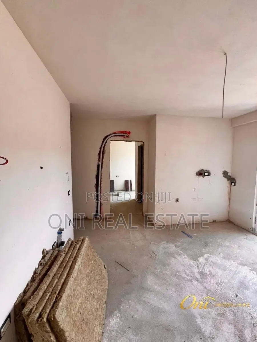Apartment for sale Elbasan Str. - Lake Park (Tirana - city)