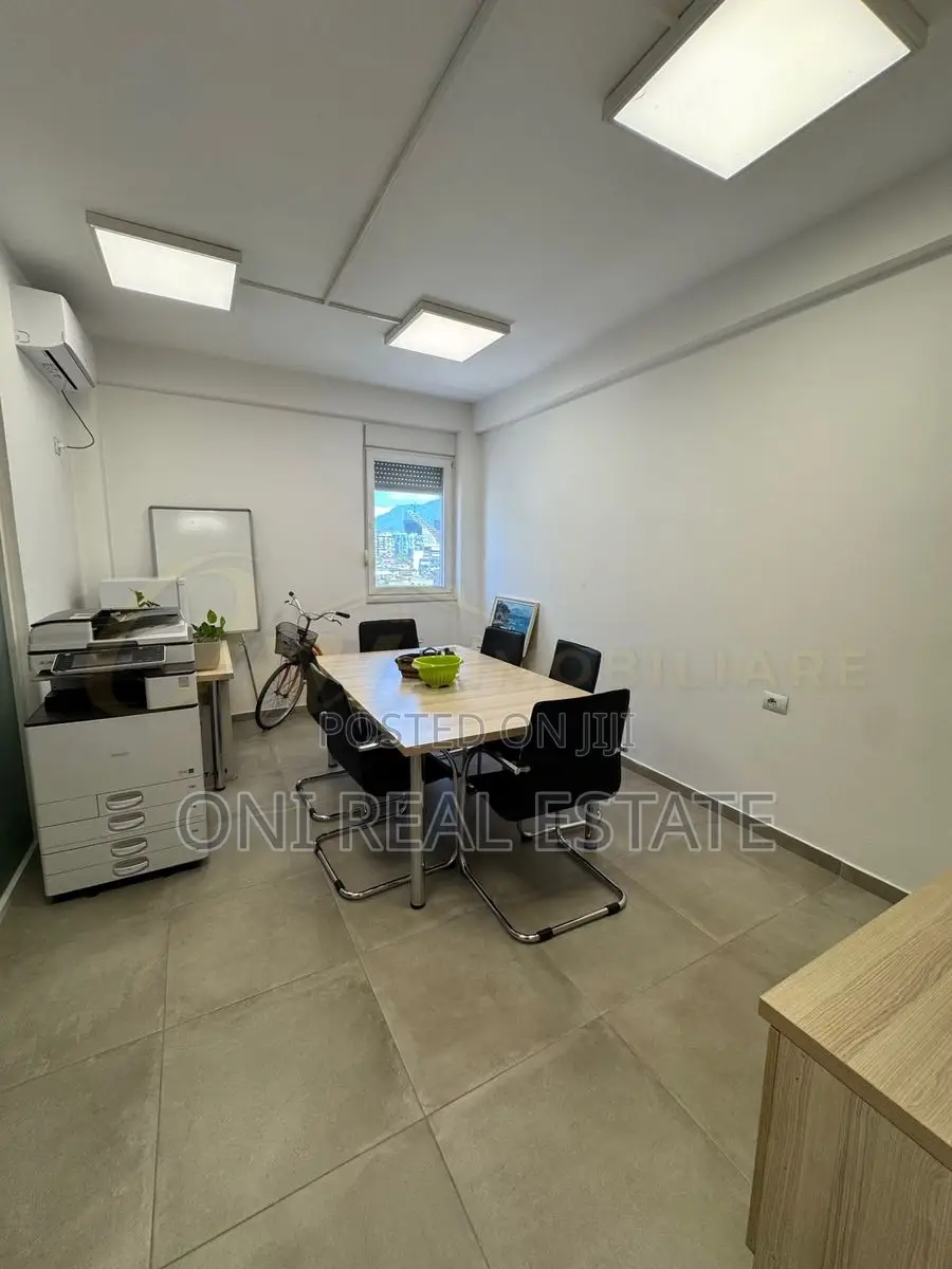 Office to rent Komuna e Parisit - Kristal Center (Tirana - city)