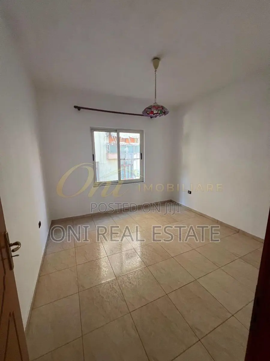 Office to rent Komuna e Parisit - Kristal Center (Tirana - city)