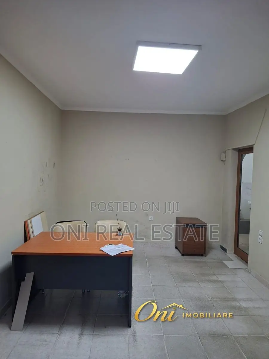 Store to rent Center (Tirana - city)