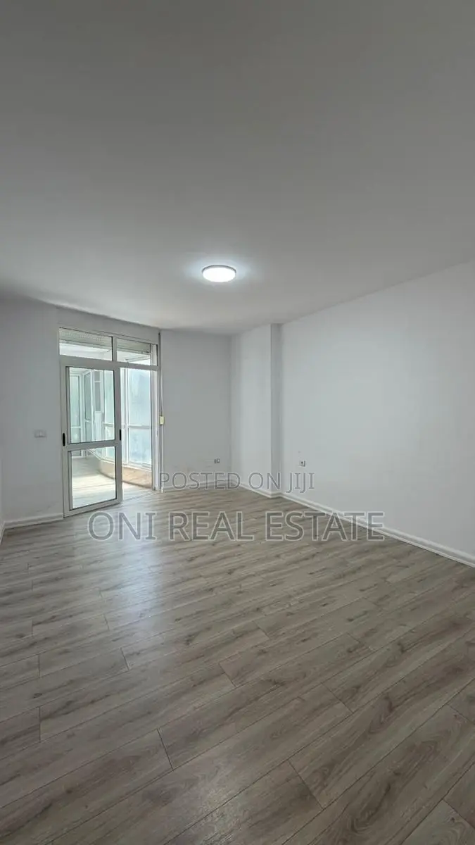 Store to rent Myslym Shyri Str. (Tirana - city)