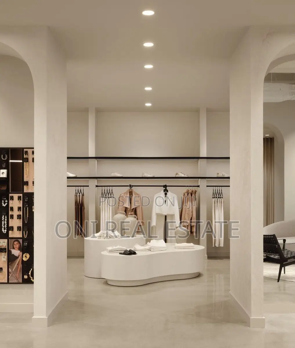 Store for sale Komuna e Parisit - Kristal Center (Tirana - city)