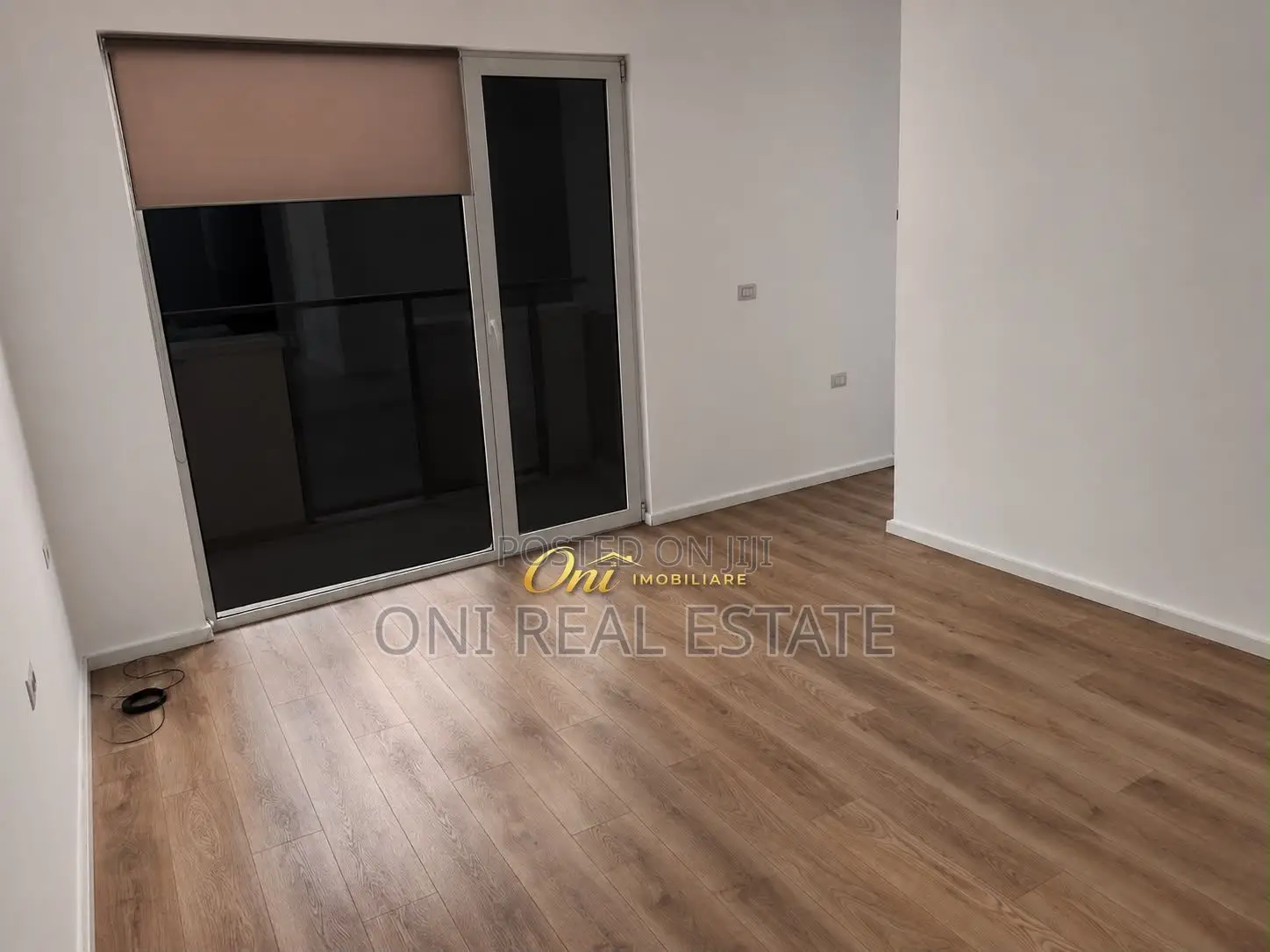 Office to rent Komuna e Parisit - Kristal Center (Tirana - city)