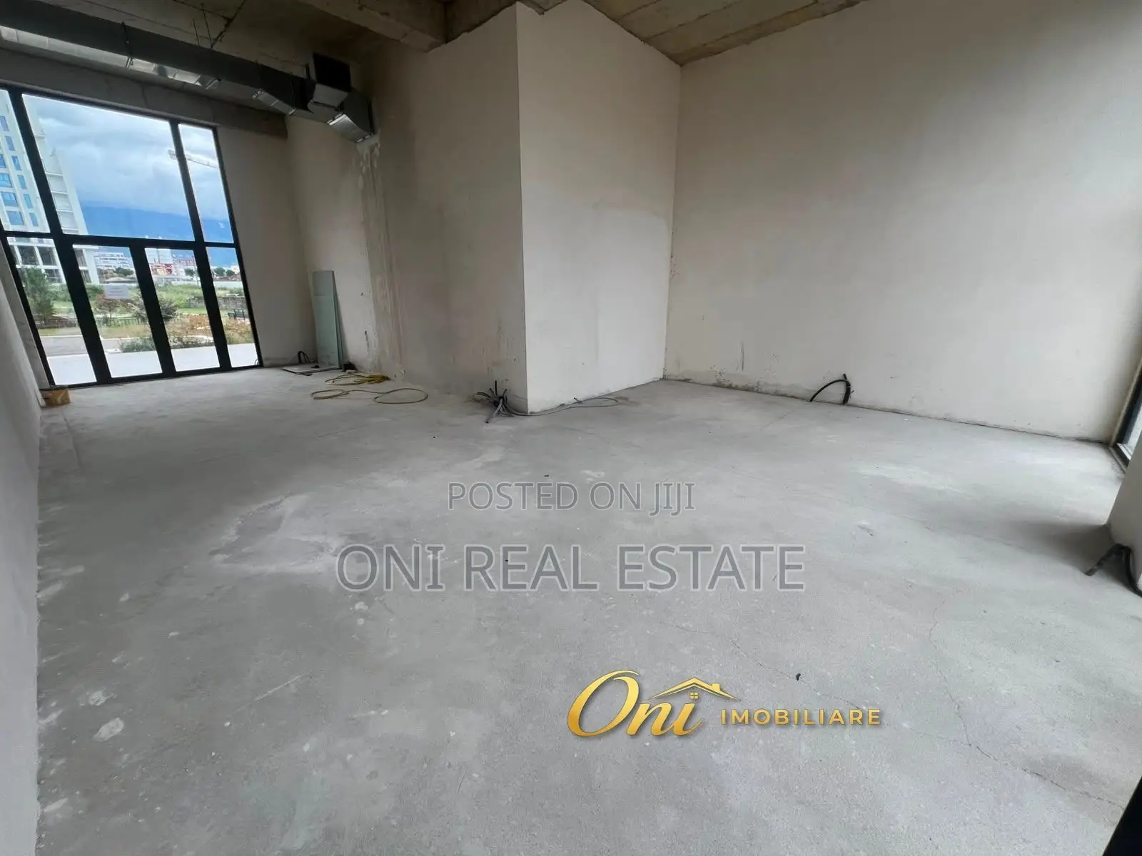 Store to rent Train Station - New Boulevard - Brrake (Tirana - city)